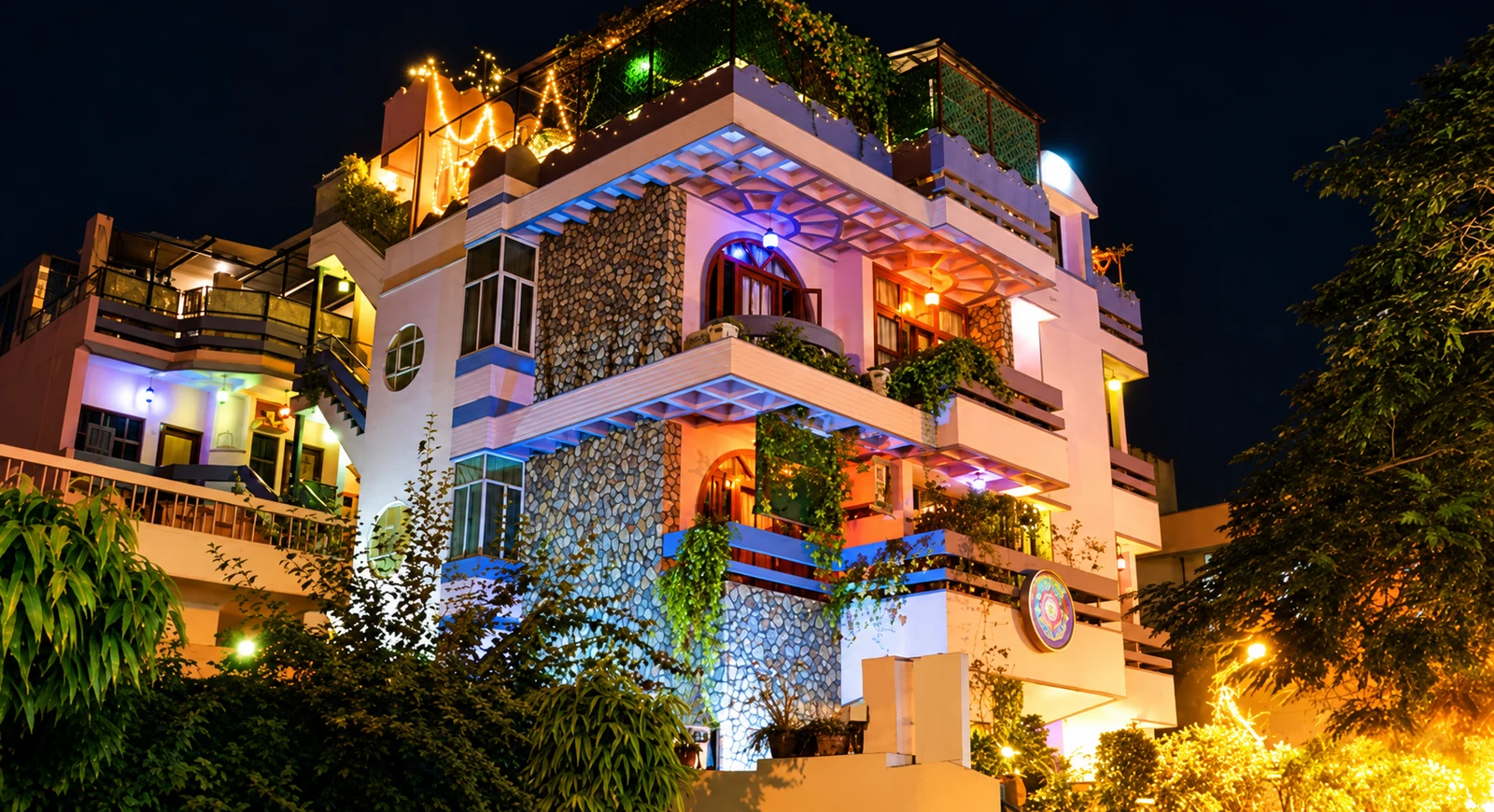Hotel Pearl Palace in Jaipur at night, an accommodation example with enhanced colour and clarity