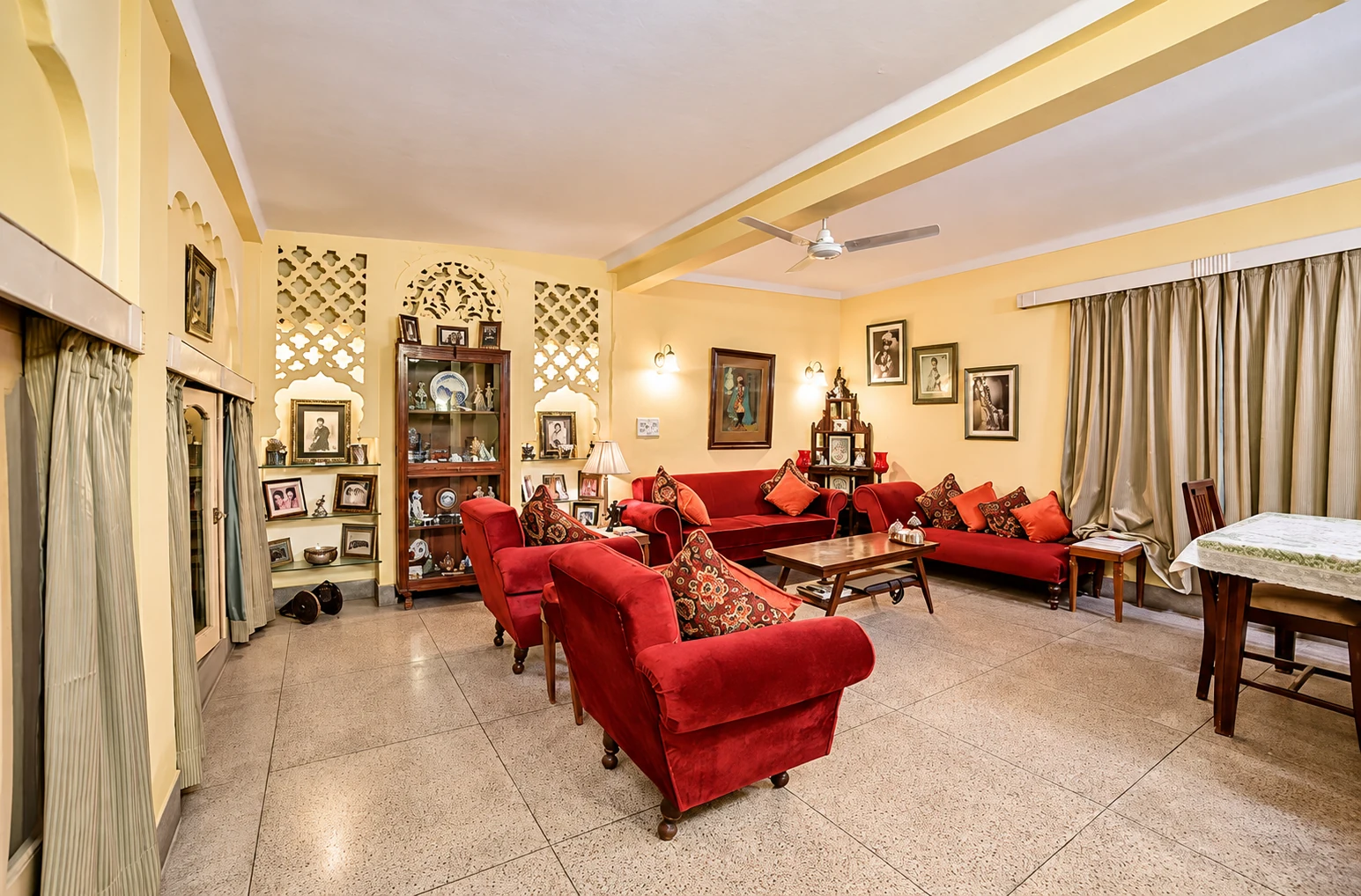 Warmly decorated sitting room at Jagat Vilas in Jodhpur